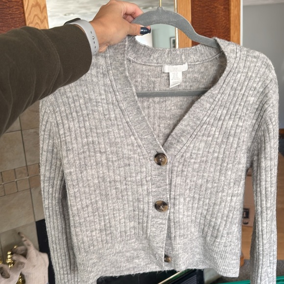 H&M Women’s Grey Sweater Size XS - Picture 3 of 3